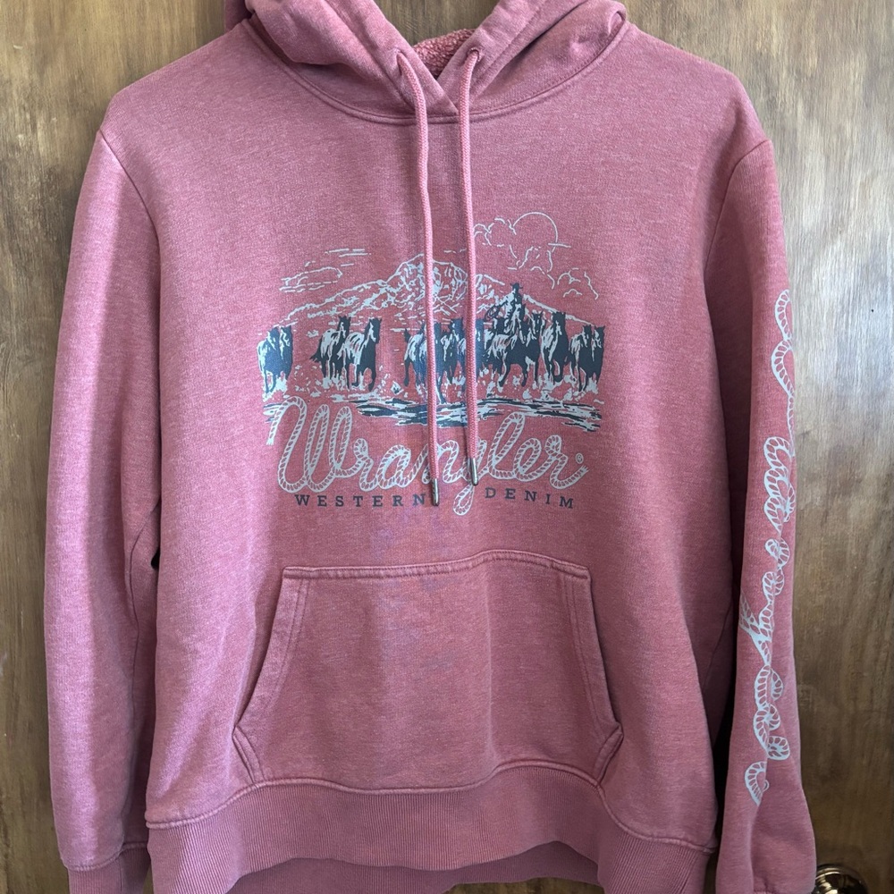 Wrangler Men’s Dusty Rose Crewneck Graphic Hoodie